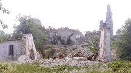 The castle after the earthquake in 1976